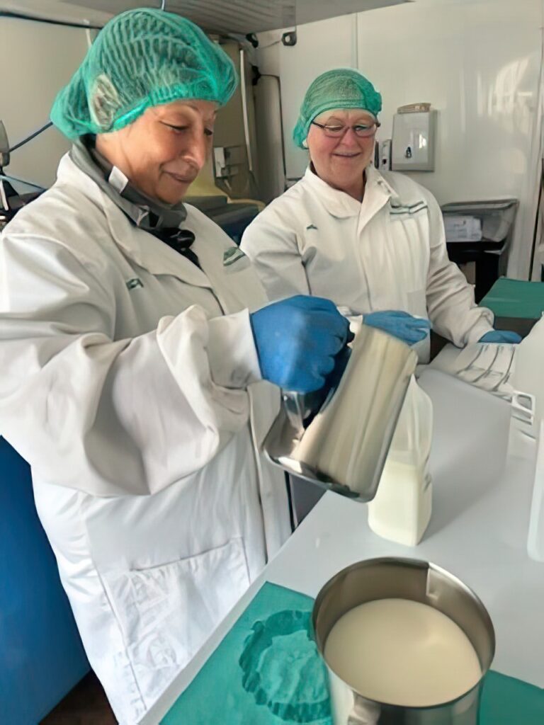 Mel's Dairy - Fresh Raw Goats Milk - Nationwide Delivery