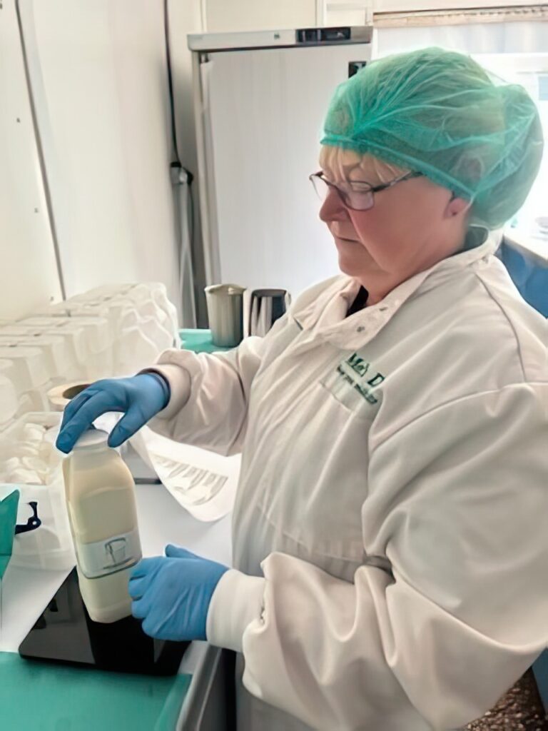 Mel's Dairy - Fresh Raw Goats Milk - Nationwide Delivery